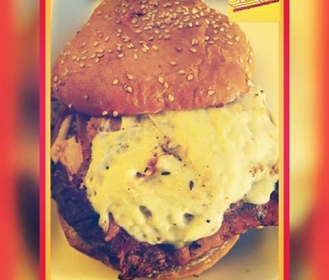 Hamburguesa de Arrachera con Choriqueso 🐷 🍔🐮
