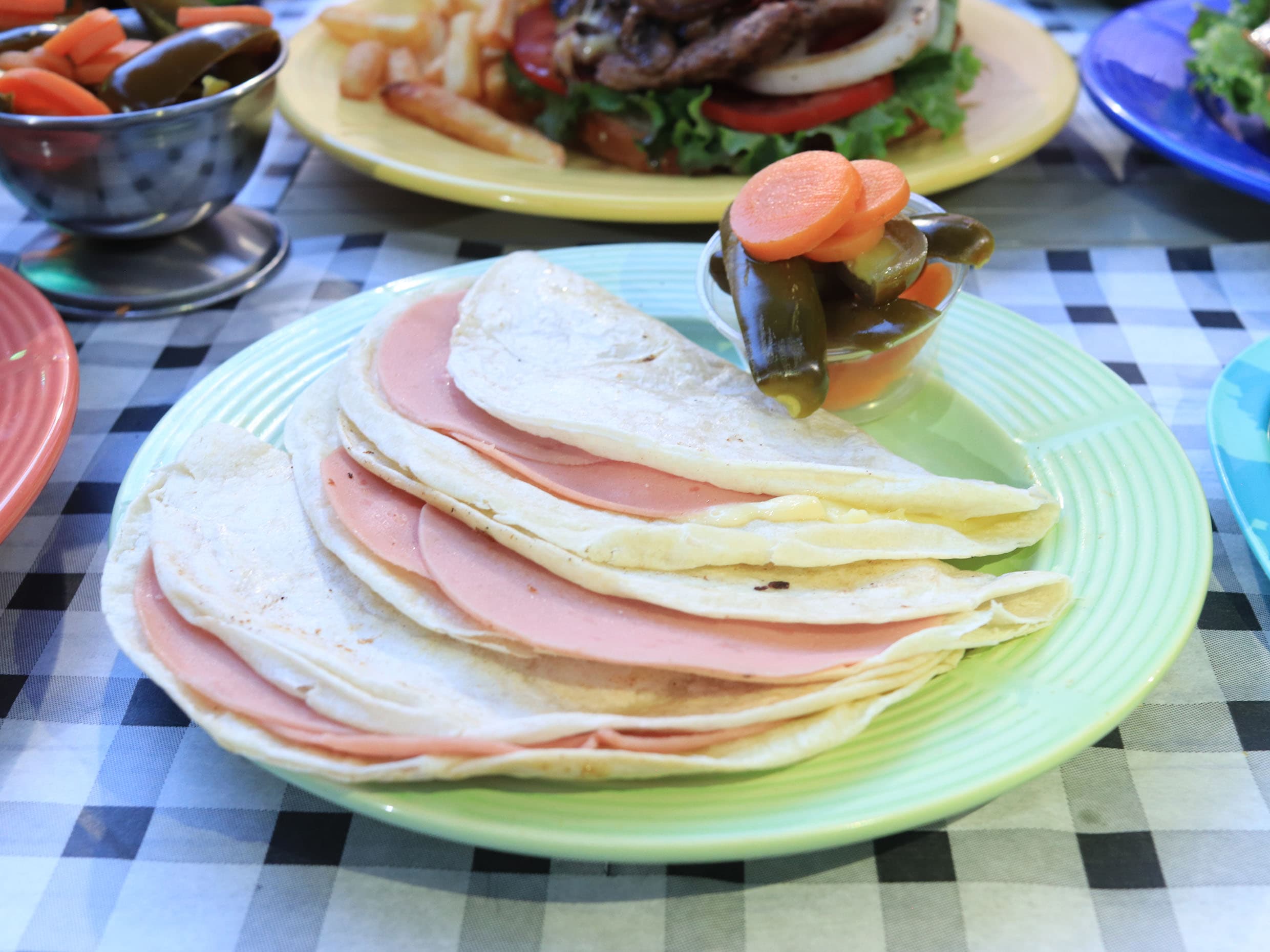 SICRONIZADA CON QUESILLO Y QUESO AMERICANO