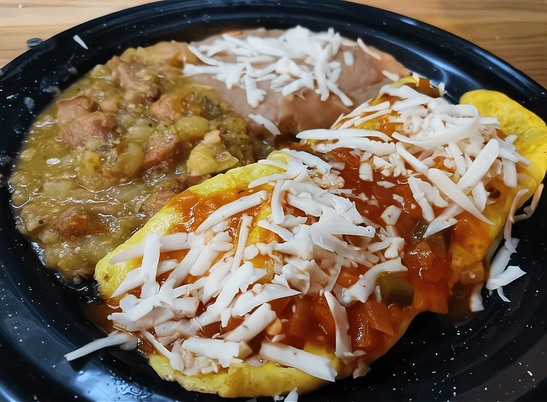 Omelette Especial + Chilaquiles o Enchiladas