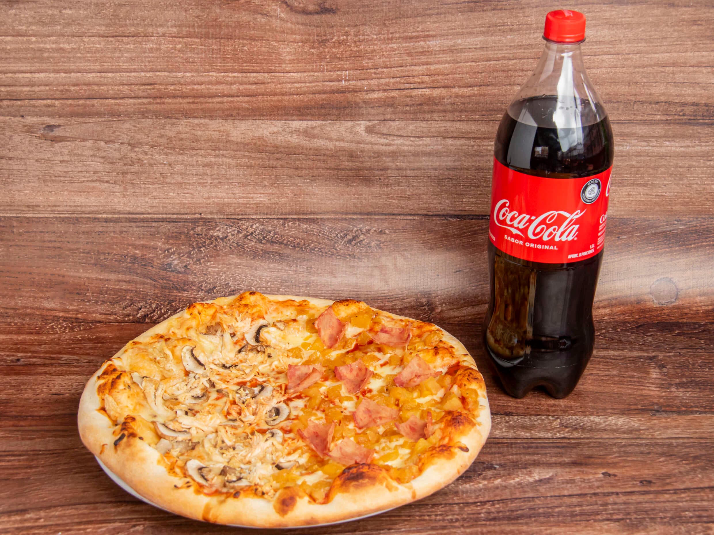 Combo Pizza Mediana x Mitades y Coca Cola 1.5 L