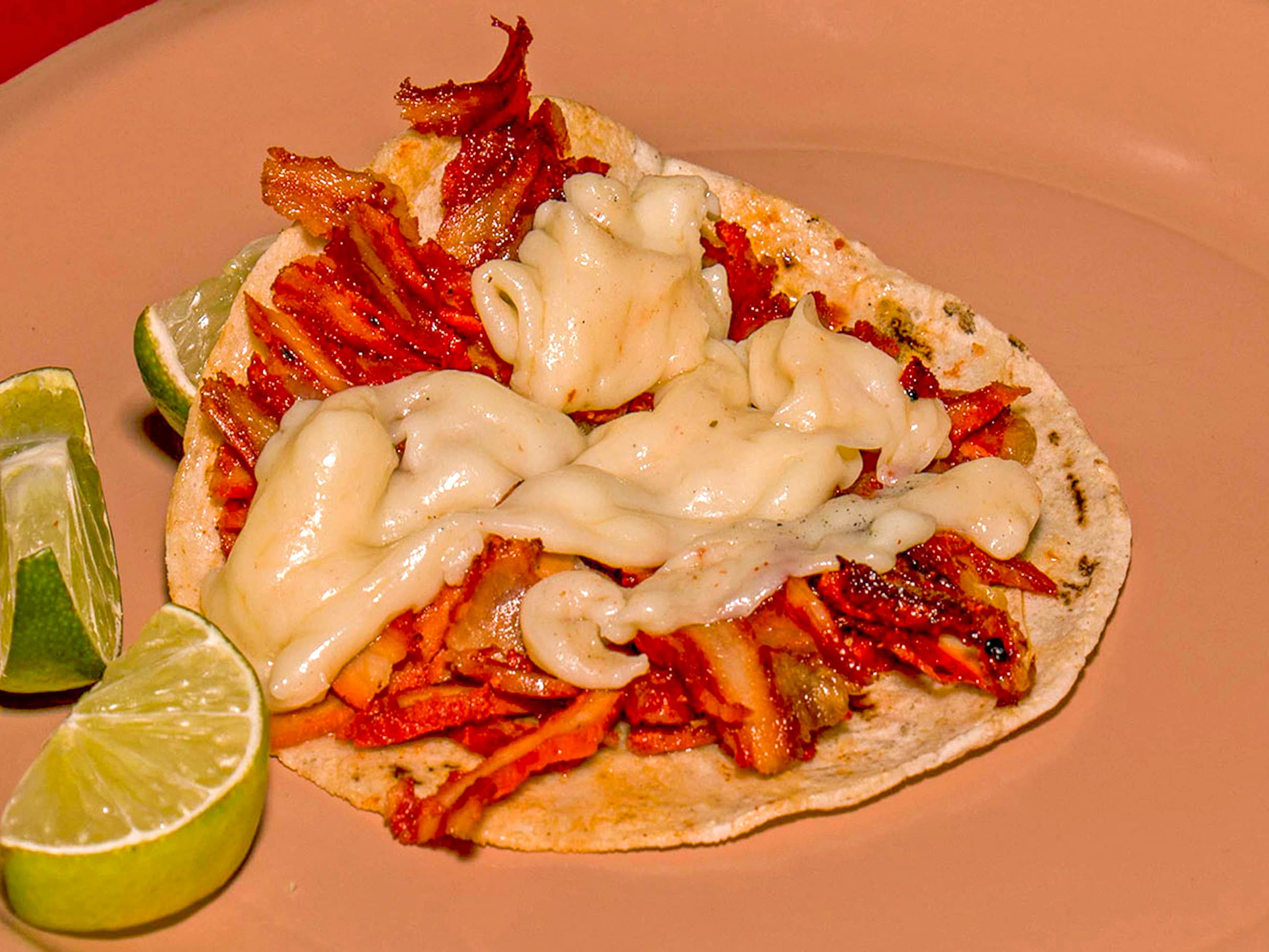 Taco de Pastor con Queso