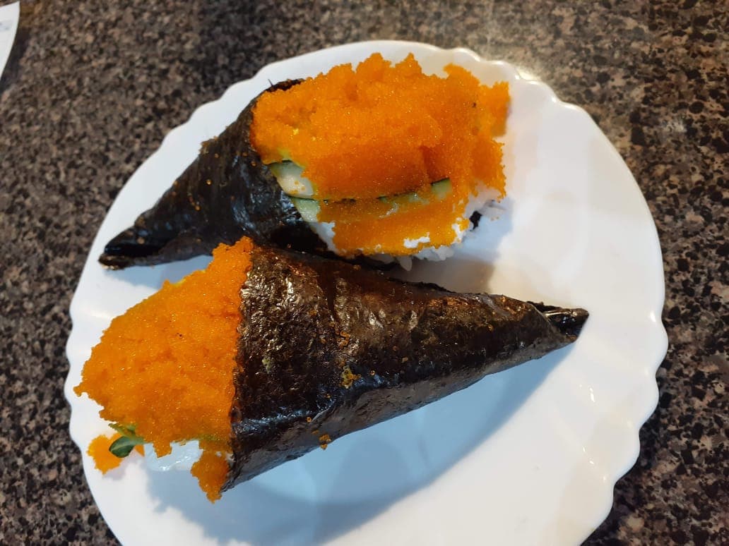 TEMAKI MASAGO (2 PIEZAS ENVUELTAS EN FORMA DE CONO