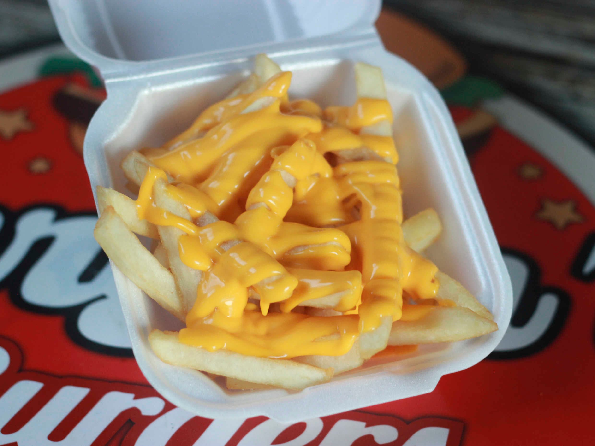 PAPAS FRITAS CON QUESO Y TOCINO 🍟🥓🧀