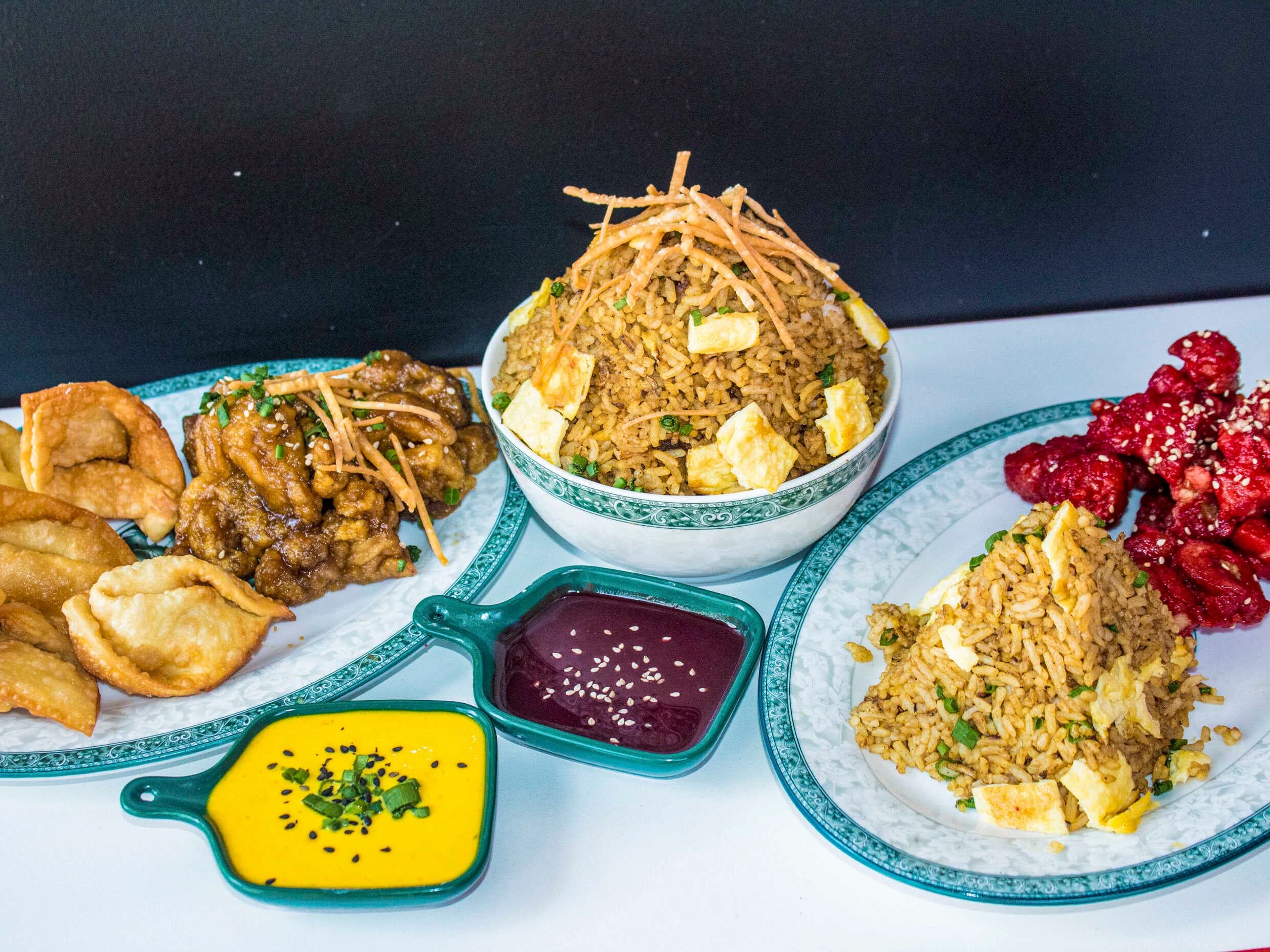 Porc Arroz Chaufa, Aeropuerto, Chijaukay y Tipakay