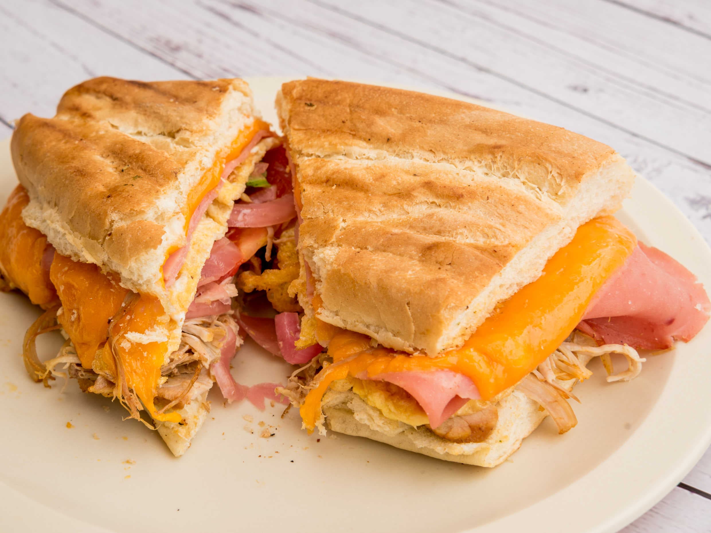Torta de Jamón y Queso.
