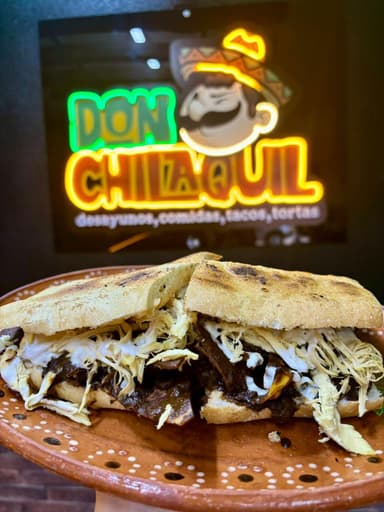 Torta de Chilaquil con Milanesa de Cerdo