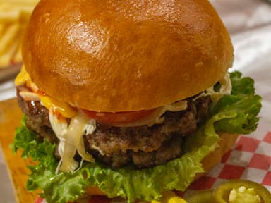 Hamburguesa hawaiana y un refresco