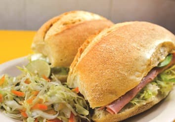 Torta Especial Jamón, Queso Amarillo y Aguacate