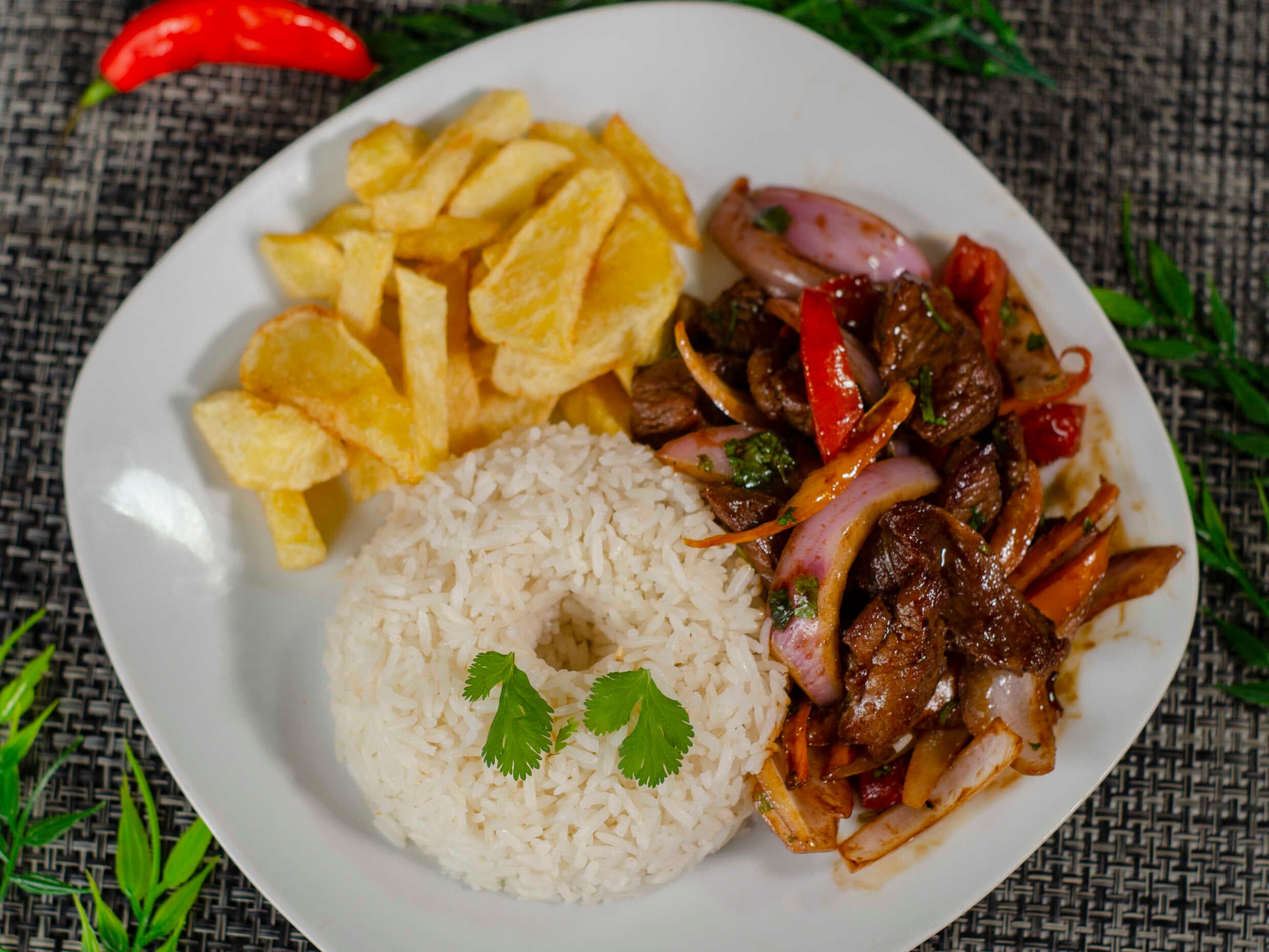 Lomo Saltado + Refresco