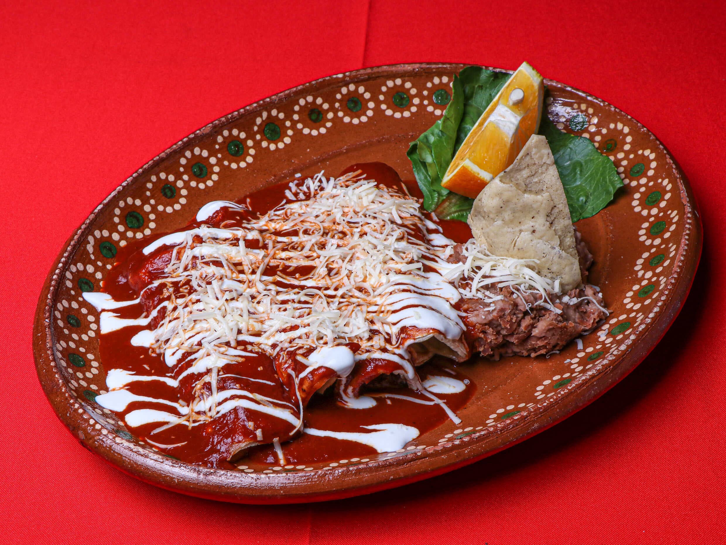 Enchiladas Rojas de Pollo