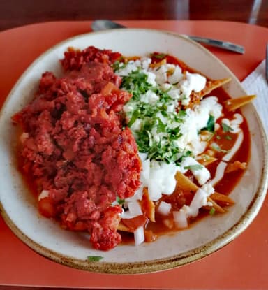 Chilaquilex con Chorizo