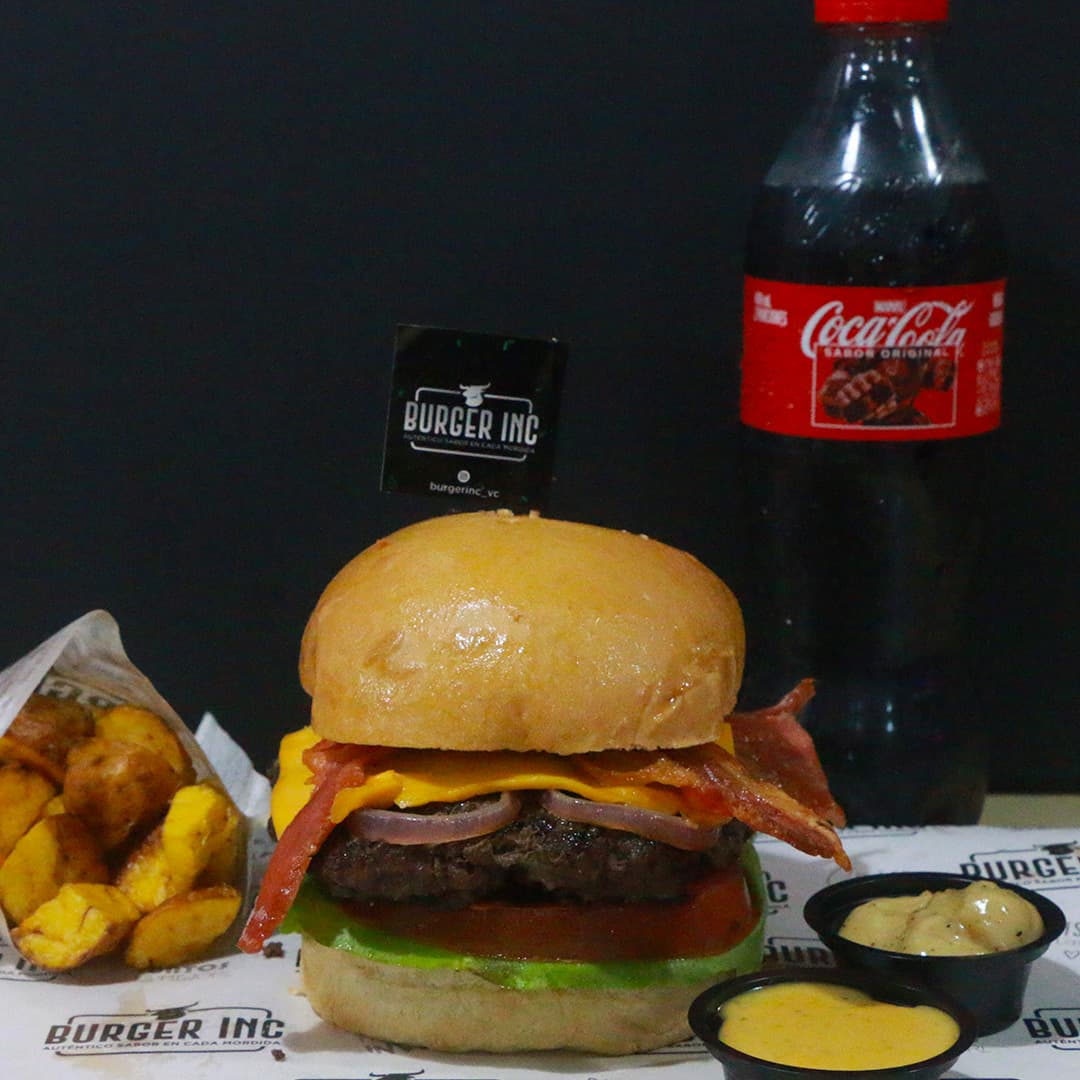 Burger Angus 200g Queso Tocineta + Papas + Bebida
