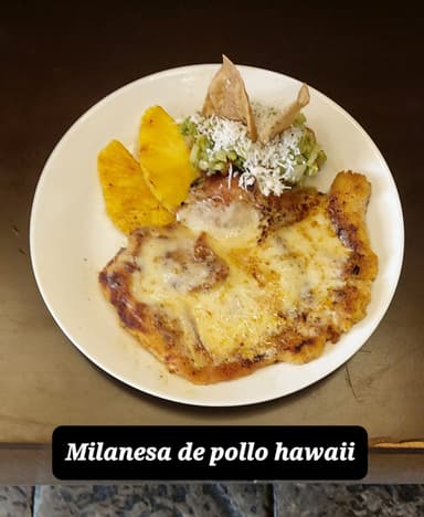 Milanesa de Pollo Hawaii + Consomé de Pollo