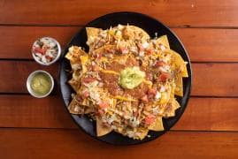 Nachos Tex-Mex + 6 Alitas