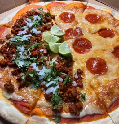 Pizza Mitad Pastor y Mitad Pepperoni