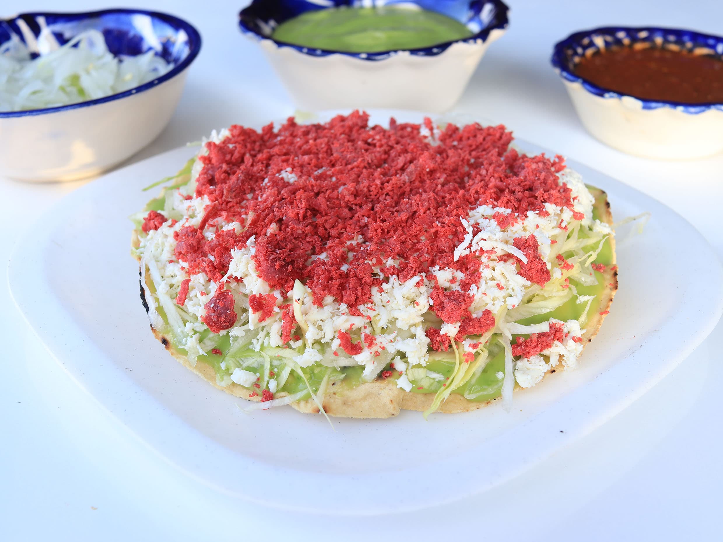 Tostada de Salchicha Oaxaqueña