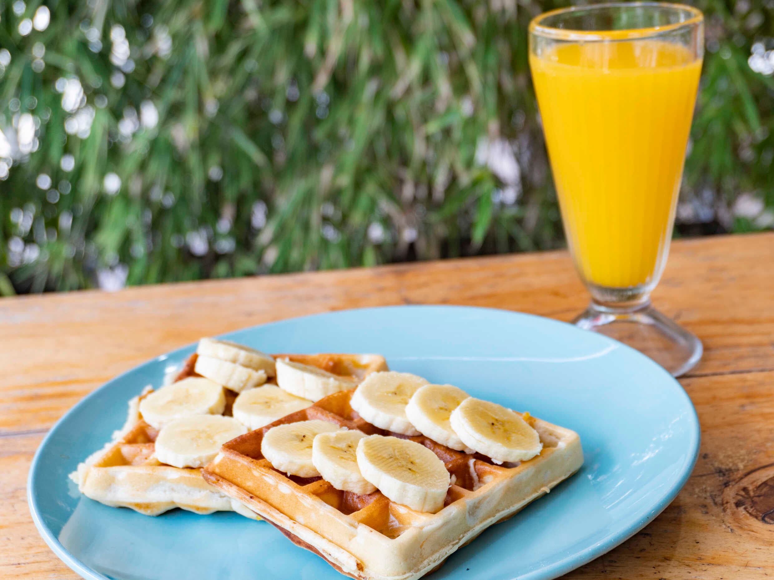 Combo Waffle Tradicional + Jugo de Naranja
