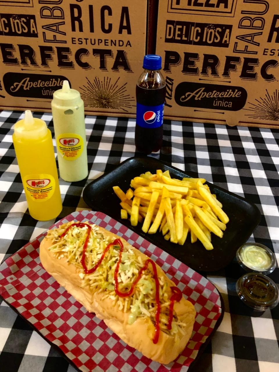 COMBO 2 perros suizos papas pequeña gas 250ml