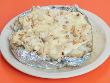 Papa con Pollo y Queso