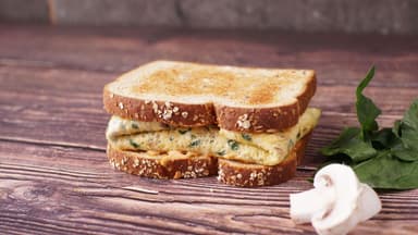 Sándwich de Omelette + Extracto de Naranja