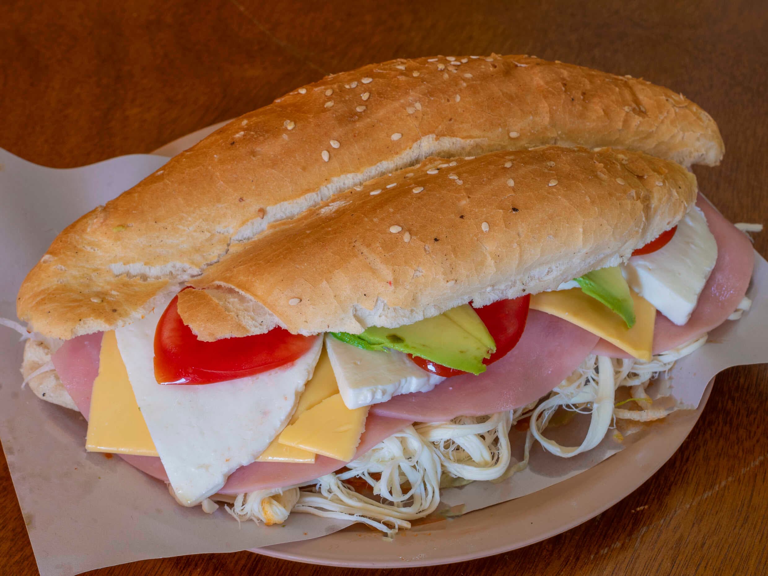 TORTA DE TRES QUESOS