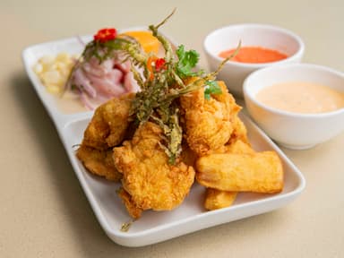 Ceviche de Pescado y Chicharrón de Pescado
