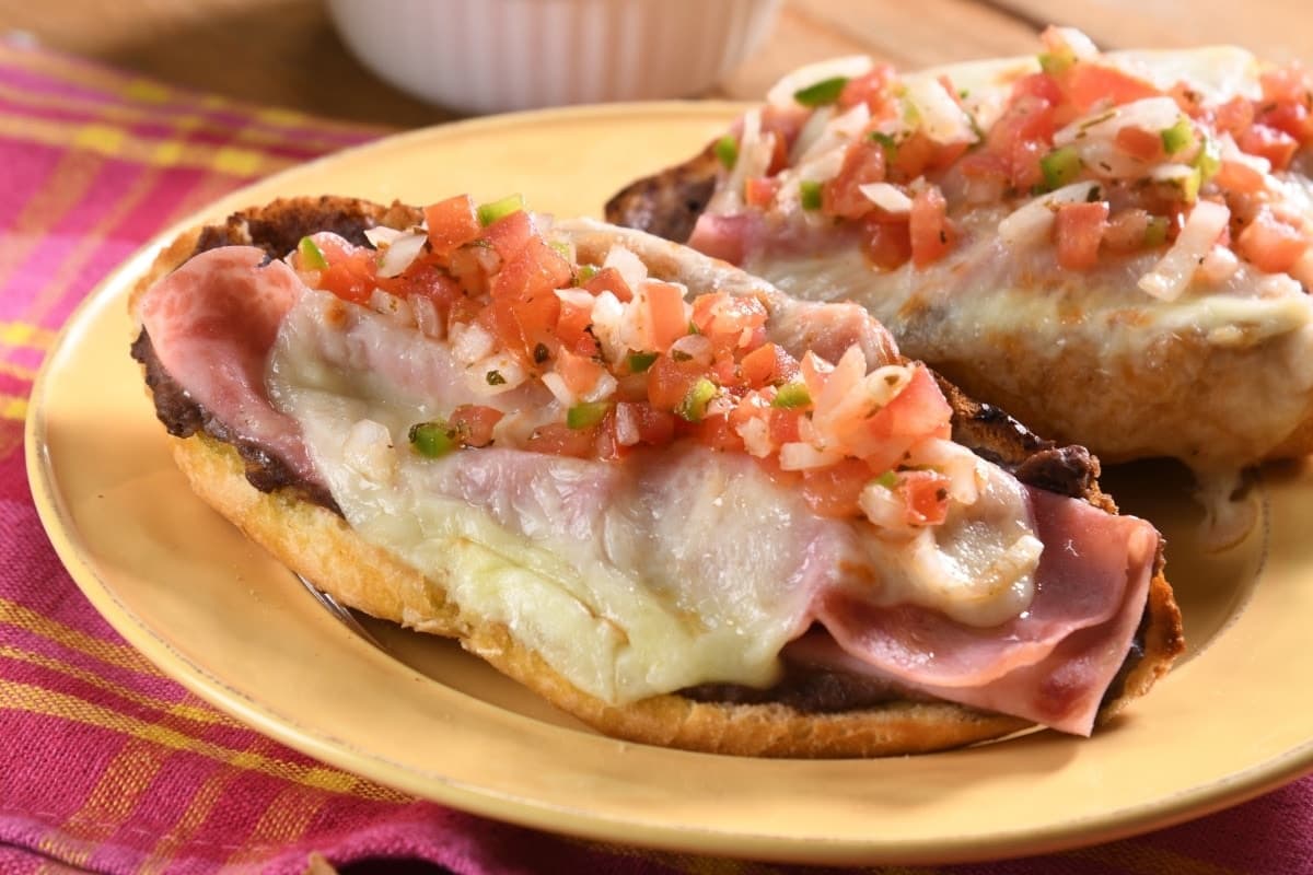 Molletes con Jamón