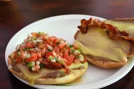 Desayuno de Molletes