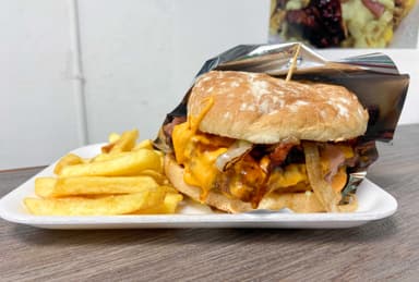 Hamburguesa  Especial Quillera (Inlcluye papas)