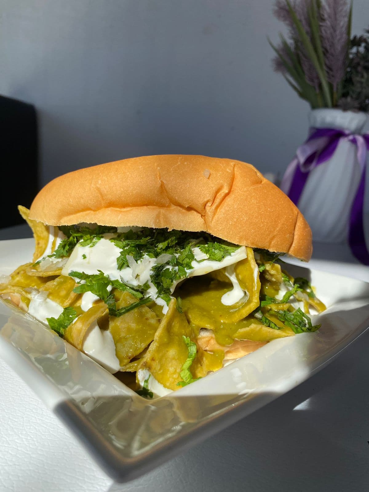 Torta de chilaquiles (Rojos o Verdes)