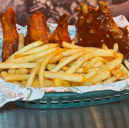 RIBS & WINGS (COSTILLAS + ALITAS + PAPAS)
