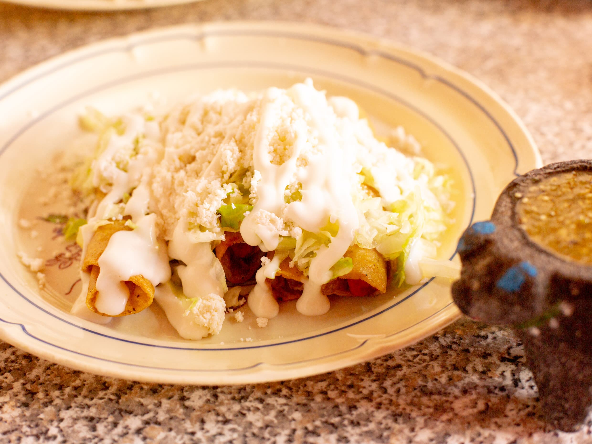 Tacos Dorados De Pollo