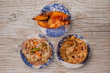 Caja Familiar Arroz Chino con 1/2 Pollo y chopsuey