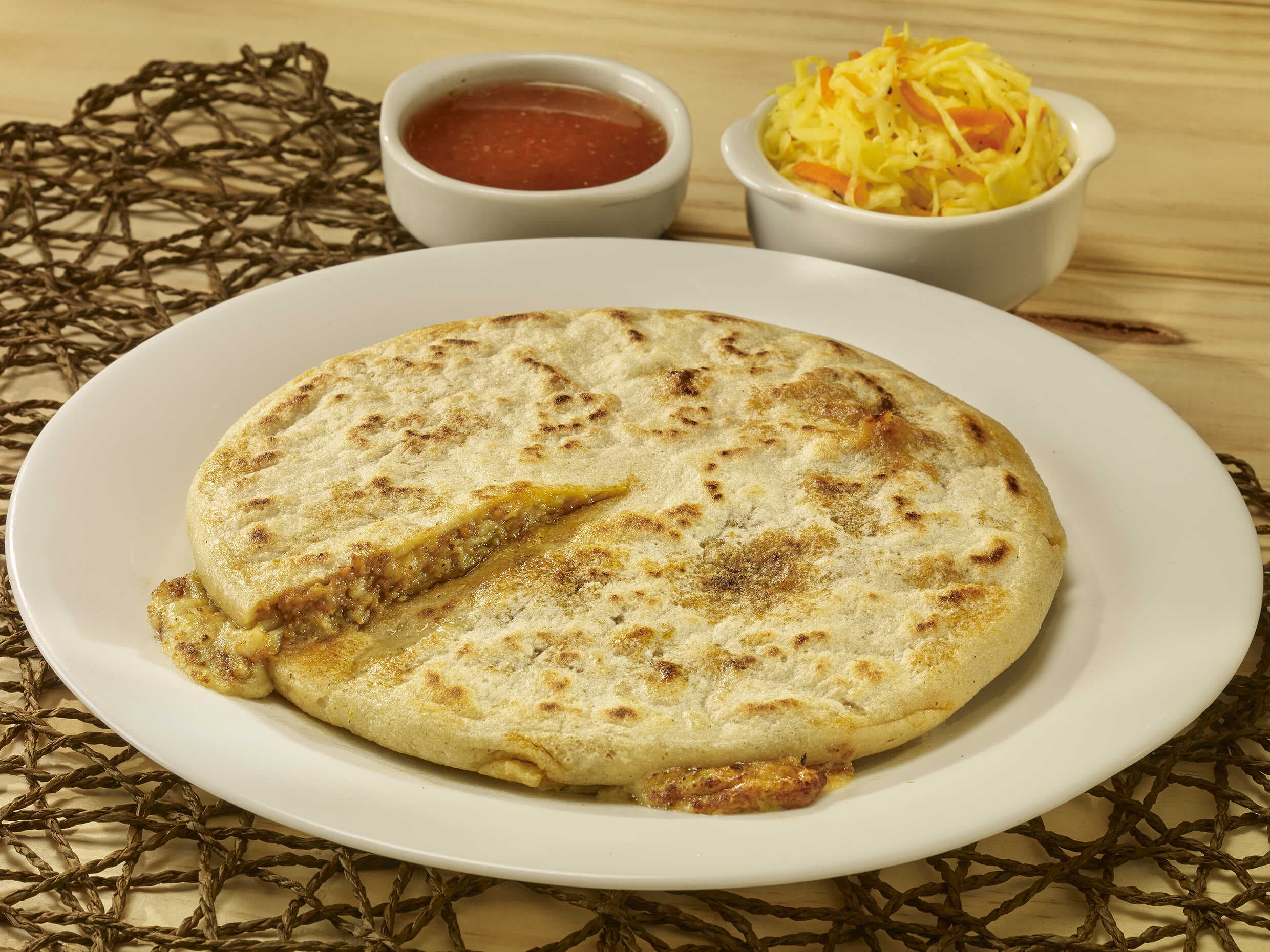 Pupusa de Queso y Frijol