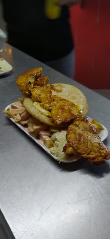 Combo Chuzo de Pollo + Patacon + 2 Gaseosas