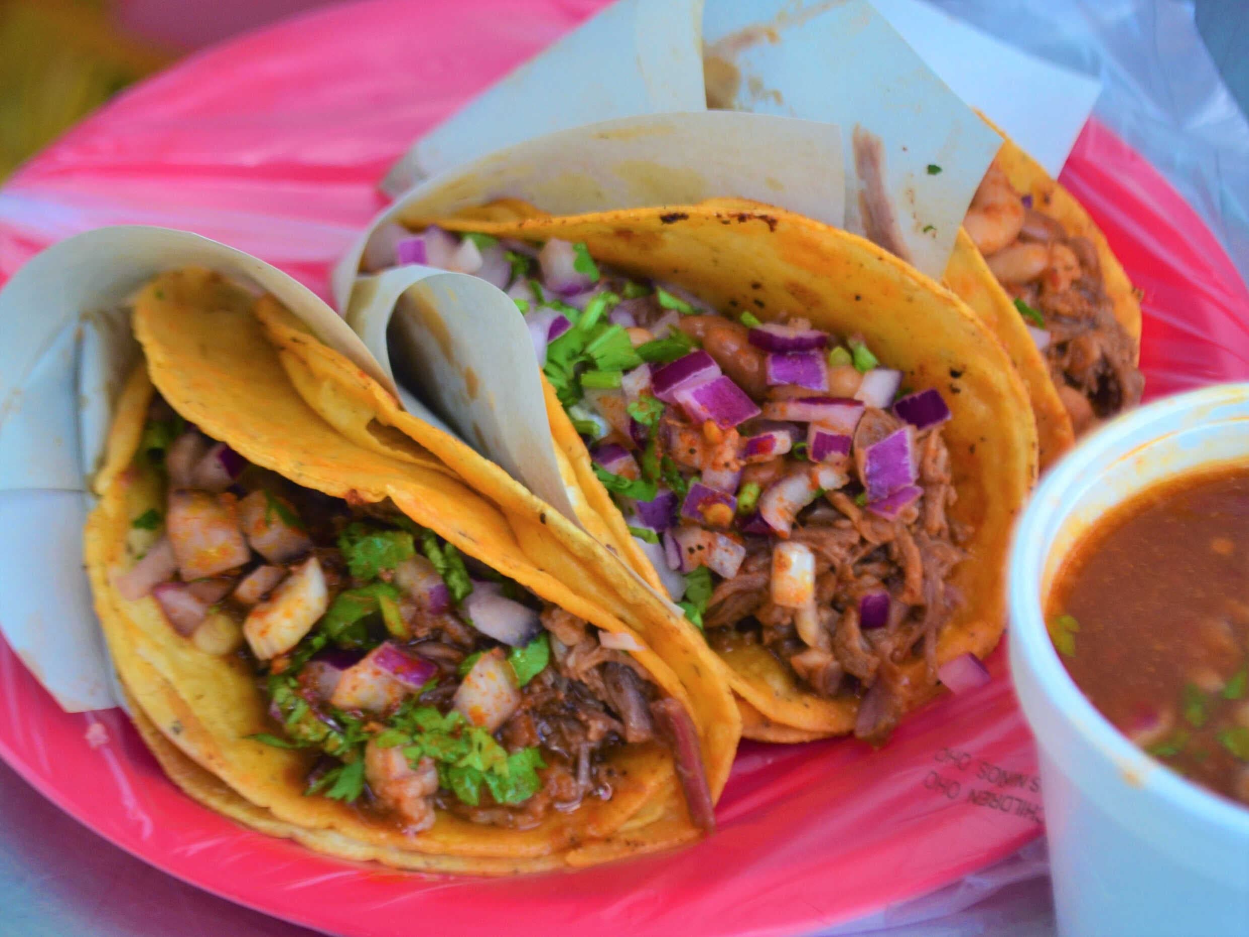 Carreta Combo 3 Tacos + Consomé + Soda