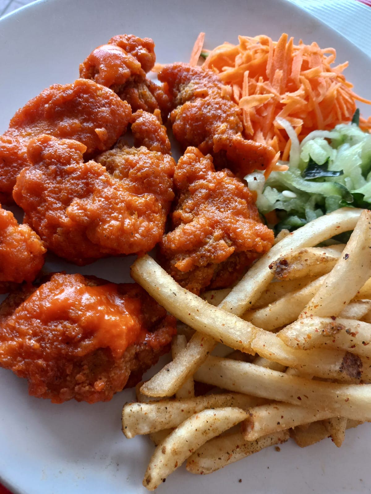 Boneless 250 gms+papas a la Francesa+ Coca Cola ⭐