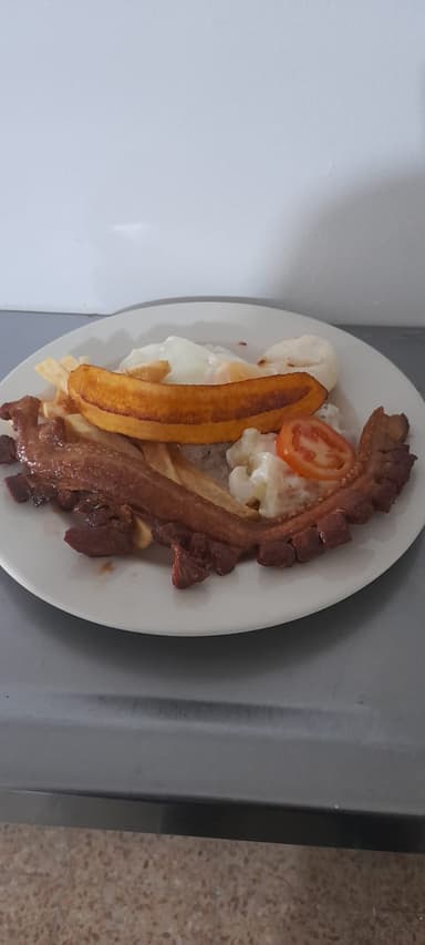 Almuerzo Chicharron