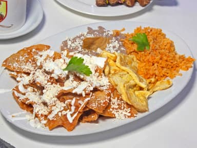 Deliciosos Chilaquiles con Chipotle + Café Gratis