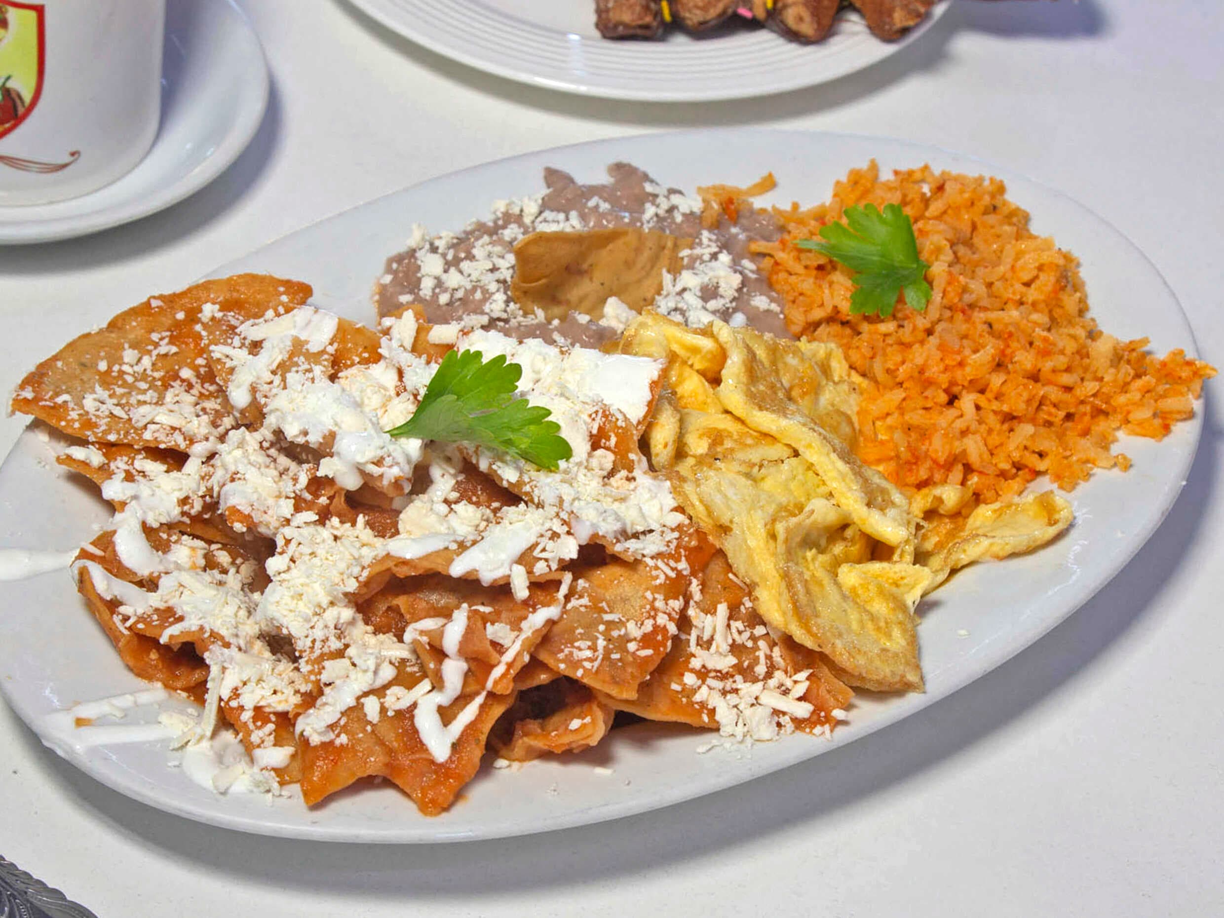 Deliciosos Chilaquiles con Chipotle + Café Gratis