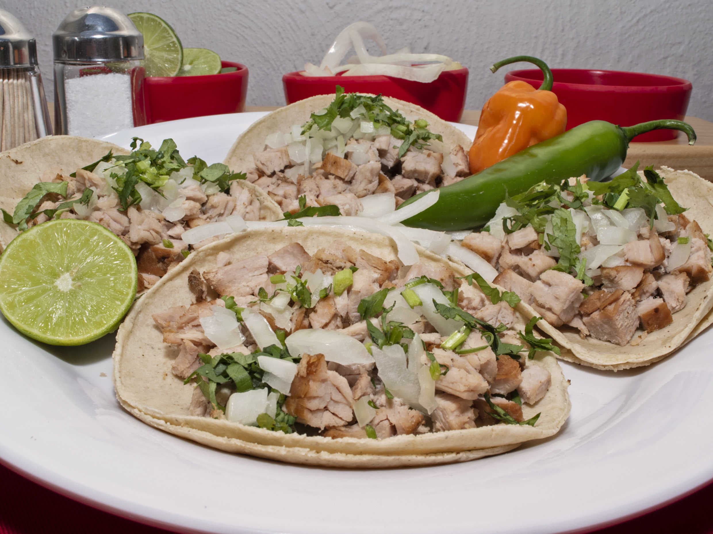 Taco Blando de Carnitas