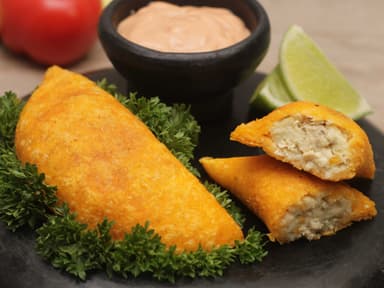 Empanada de champiñones, queso y pollo