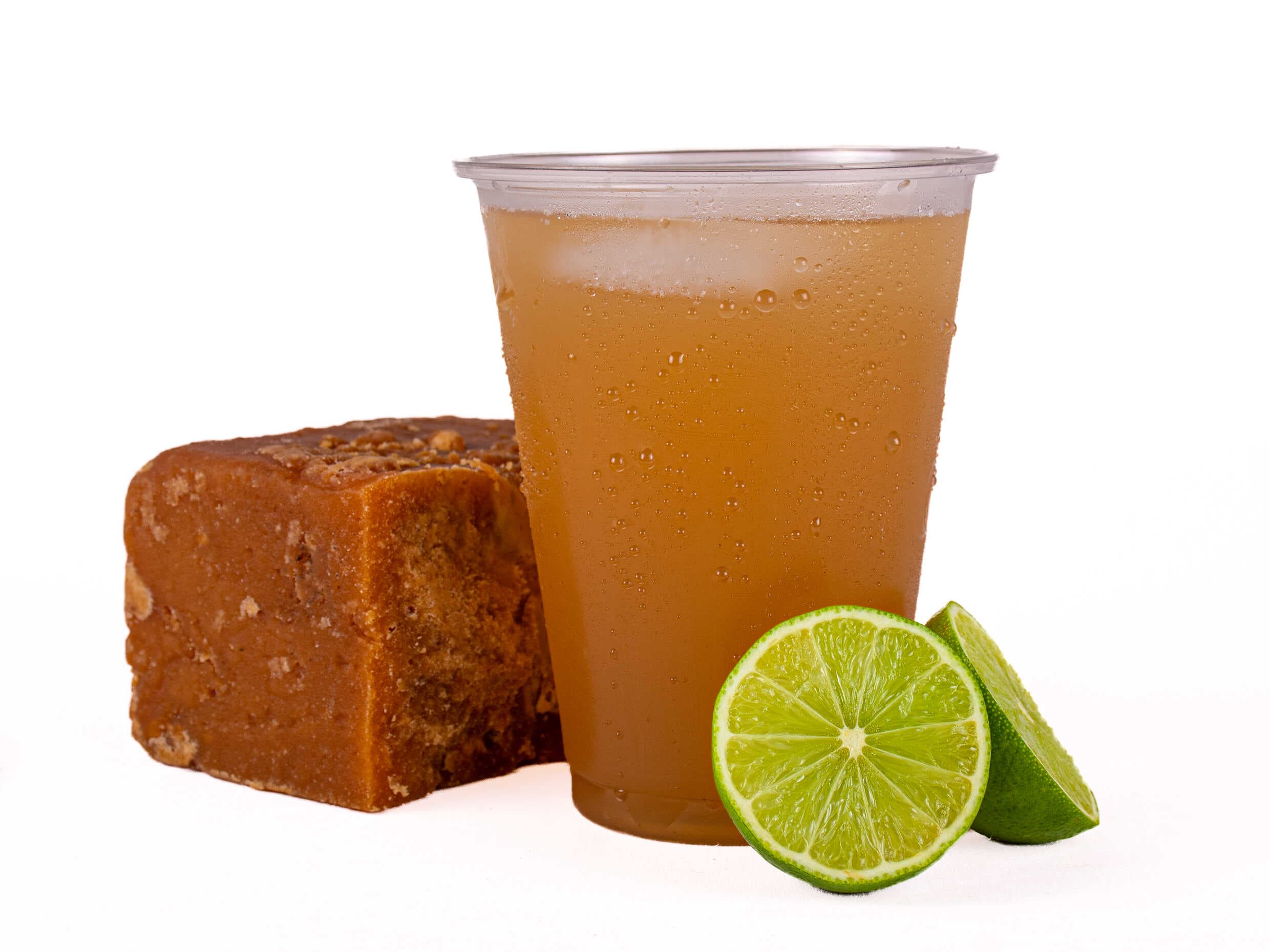 Agua de Panela con Limón