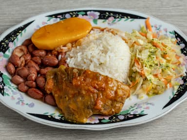 Almuerzo de Carne Sudada