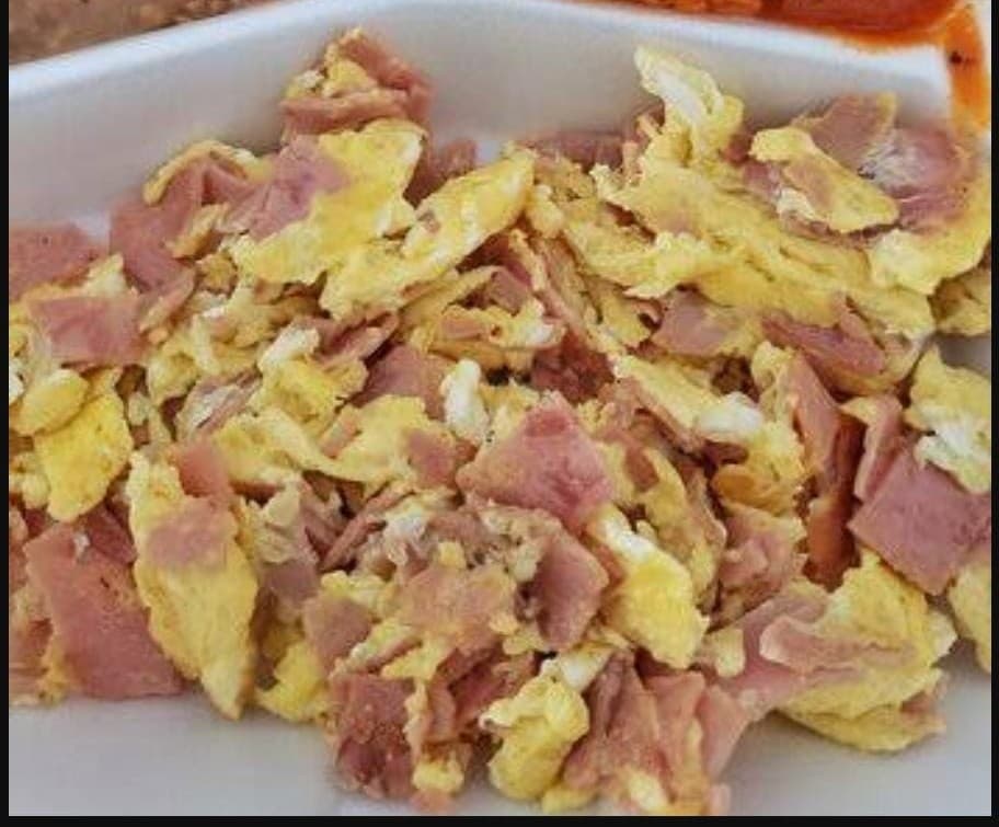 Huevos Revueltos con Jamón