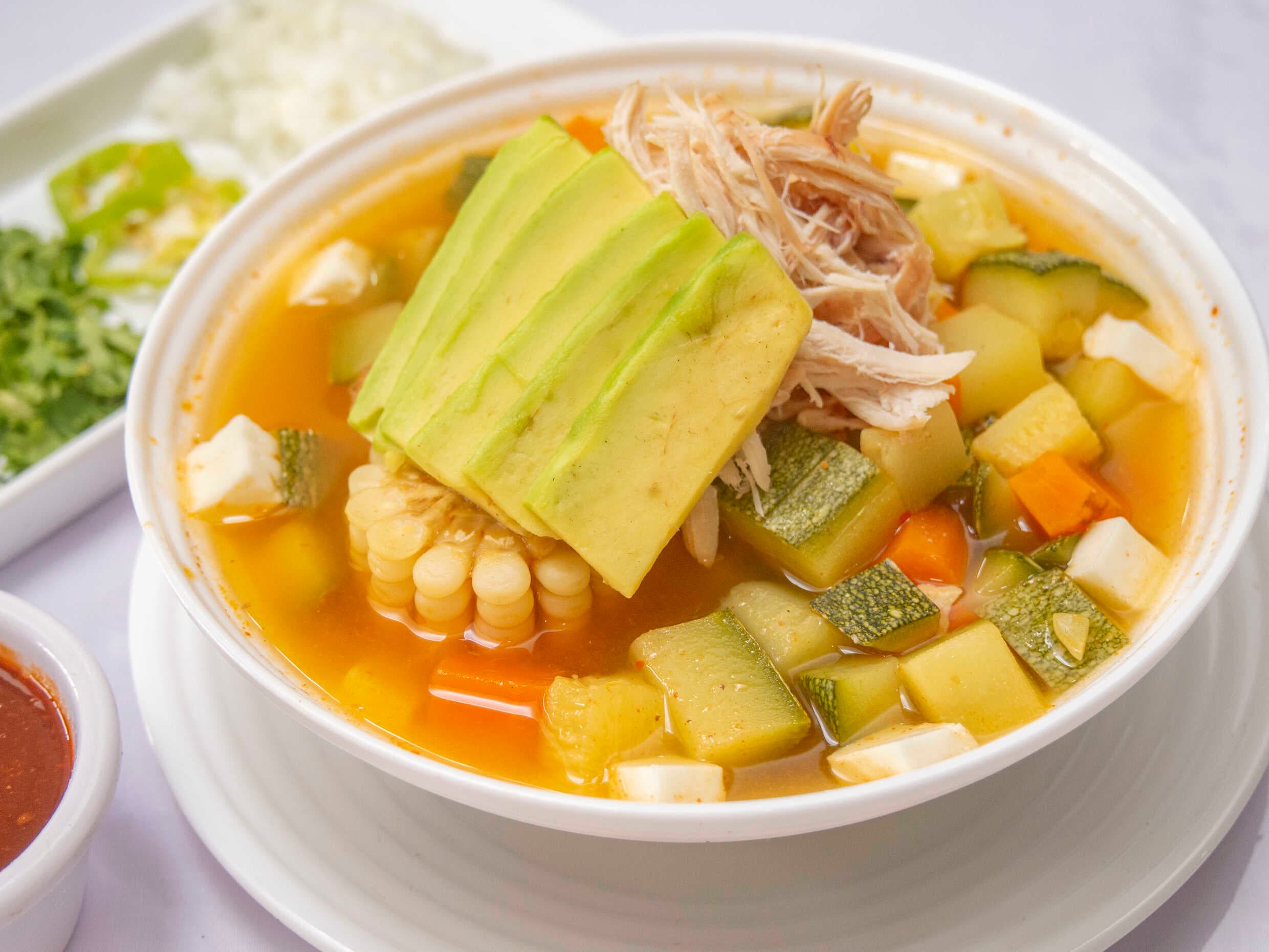 Media Orden de Caldo Tlalpeño