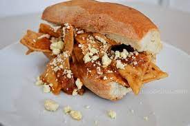 Torta de Chilaquiles Rojos