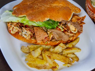Combo X1Milanesa - X1 Salchicha + 2 Cocas Gratis