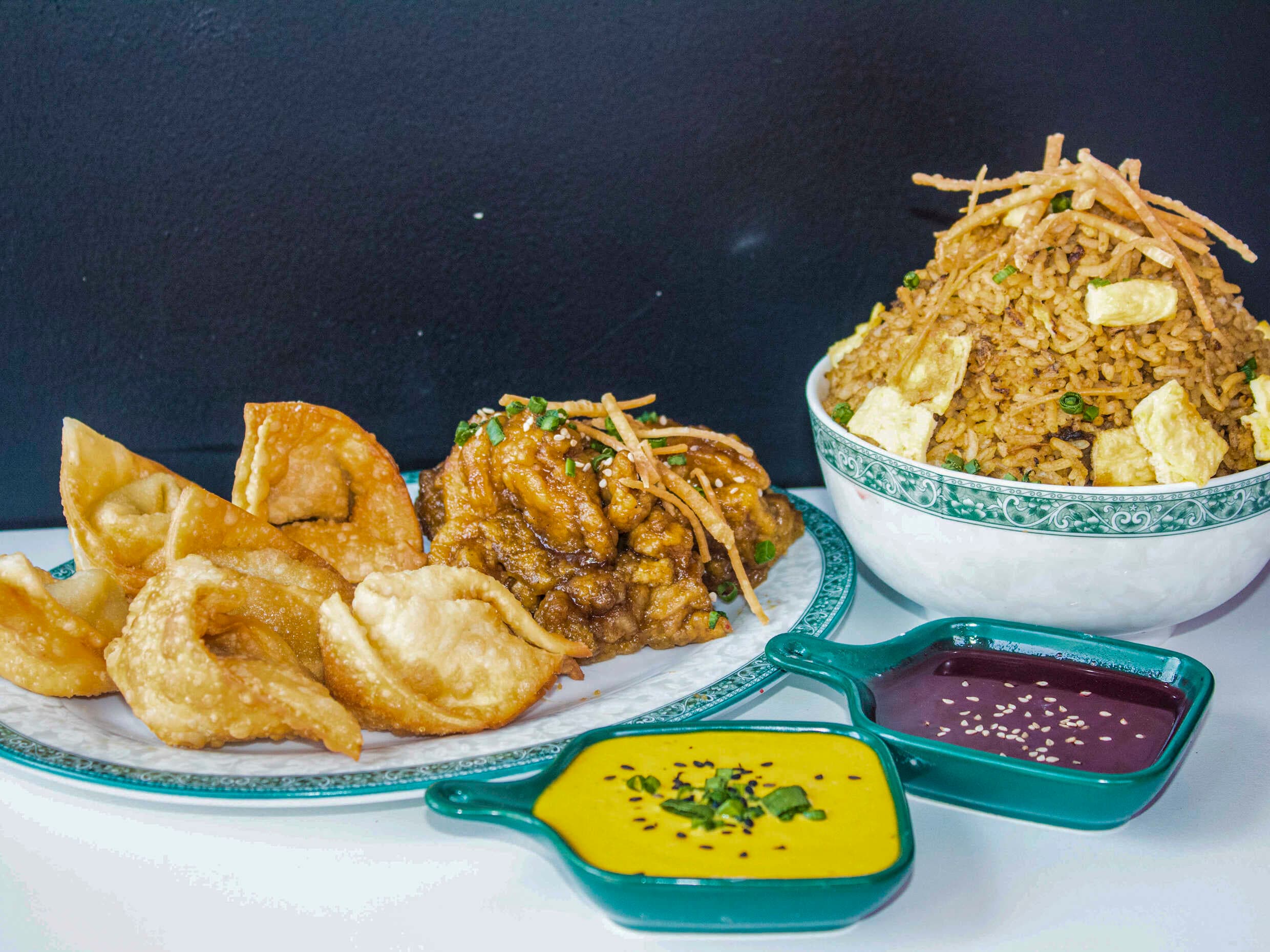Porc Arroz Chaufa, Chijaukay y 6 Wantanes