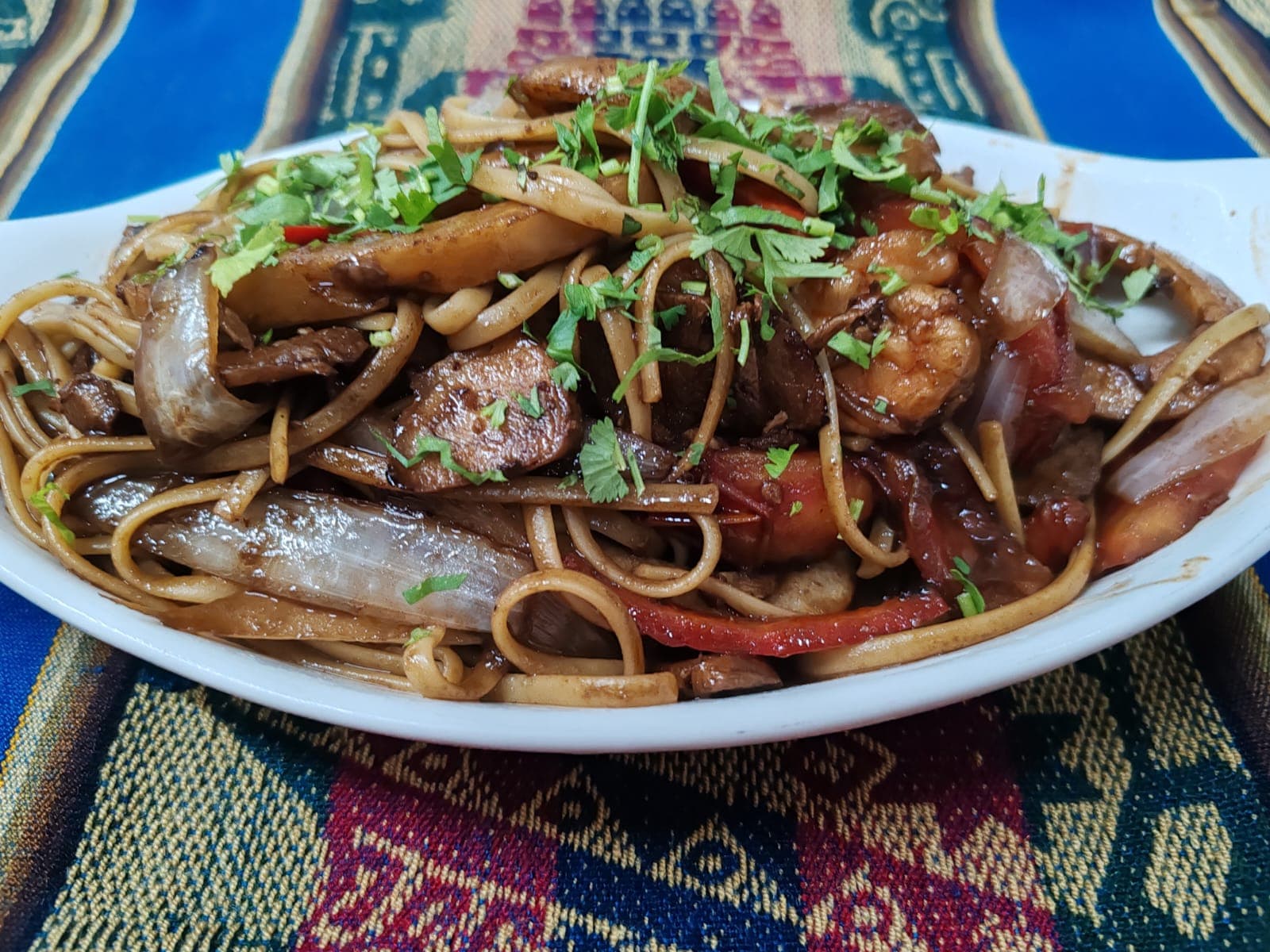 Tallarín Saltado con Camarón